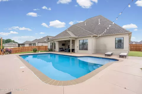 Exterior - 657 N Doe Creek Trl, Hernando, MS 38632 photo 4 of 9
