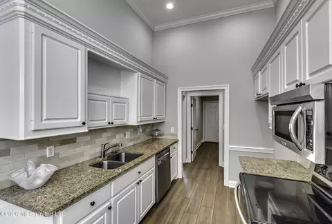 Kitchen - 504 Wildberry Dr, Pearl, MS 39208 photo 1 of 4