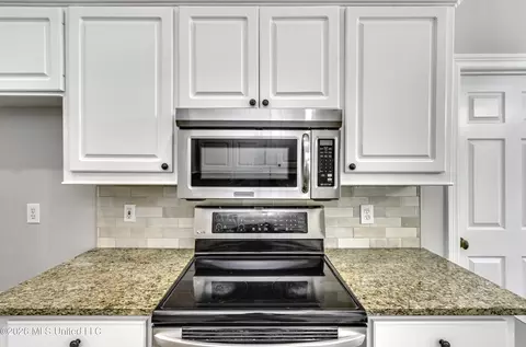 Kitchen - 504 Wildberry Dr, Pearl, MS 39208 photo 4 of 4