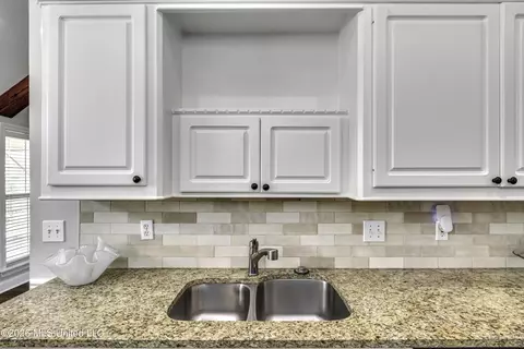 Kitchen - 504 Wildberry Dr, Pearl, MS 39208 photo 3 of 4
