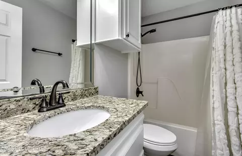 Bath - 504 Wildberry Dr, Pearl, MS 39208 photo 6 of 6