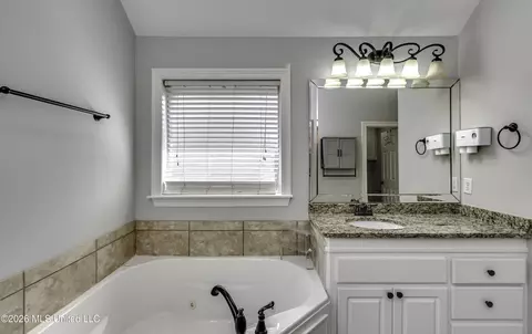 Bath - 504 Wildberry Dr, Pearl, MS 39208 photo 2 of 6