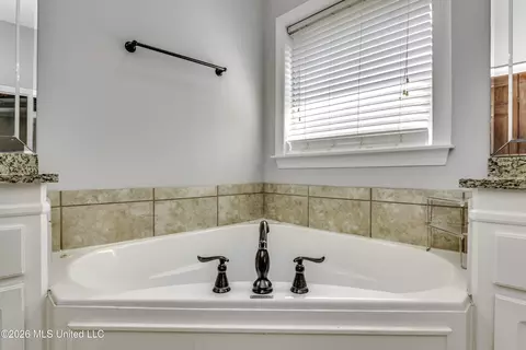 Bath - 504 Wildberry Dr, Pearl, MS 39208 photo 4 of 6