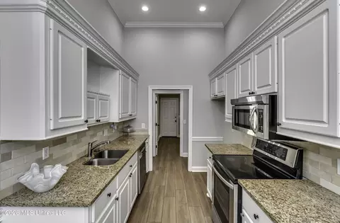 Entry Way - 504 Wildberry Dr, Pearl, MS 39208 photo 4 of 6