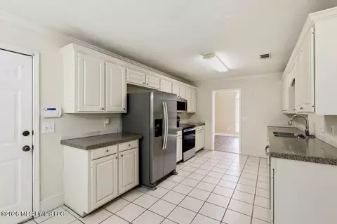 Kitchen - 3110 Tynes Dr, Byram, MS 39272 photo 2 of 2