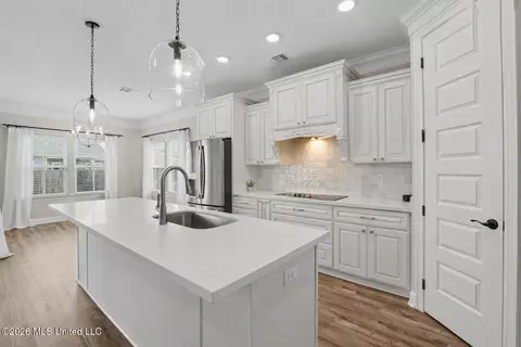 6710 Maurepas Cir, Ocean Springs, MS 39564