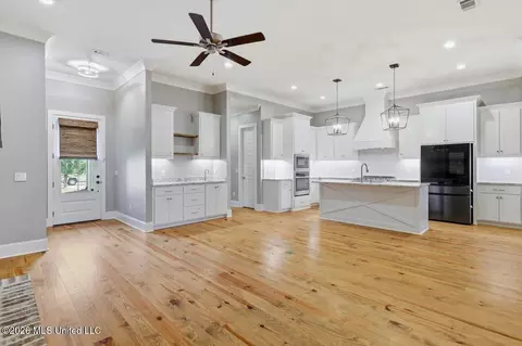 Entry Way - 445 Brazos Dr, Brandon, MS 39047 photo 1 of 3