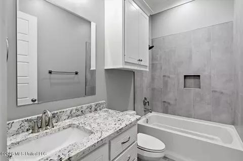 Bath - 445 Brazos Dr, Brandon, MS 39047 photo 3 of 4