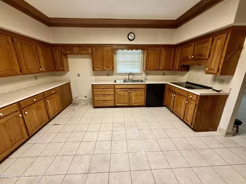 Kitchen - 297 Old Magee Rd, Magee, MS 39111 photo 2 of 4