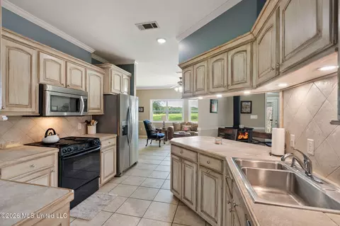 Kitchen - 1189 Kenna Rd, Summit, MS 39666 photo 3 of 4