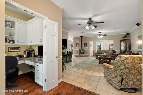 Entry Way - 1189 Kenna Rd, Summit, MS 39666 photo 2 of 8