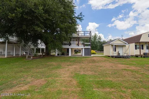 Exterior - 6085 Apache Dr, Kiln, MS 39556 photo 2 of 3