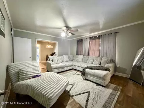 Living - 305 Albert St, Brookhaven, MS 39601 photo 1 of 2