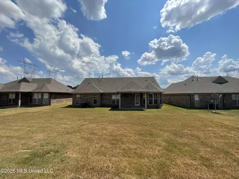 8821 Smith Ranch Dr, Southaven, MS 38671