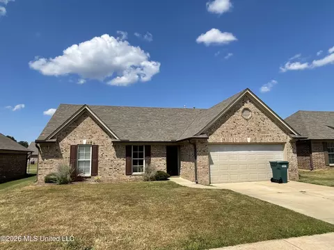 8821 Smith Ranch Dr, Southaven, MS 38671