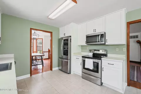 Kitchen - 4370 Bienville Rd, Nesbit, MS 38651 photo 3 of 3