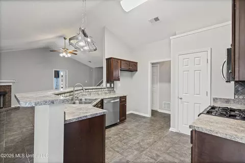 Entry Way - 10481 Rhapsody Cv, Walls, MS 38680 photo 1 of 2