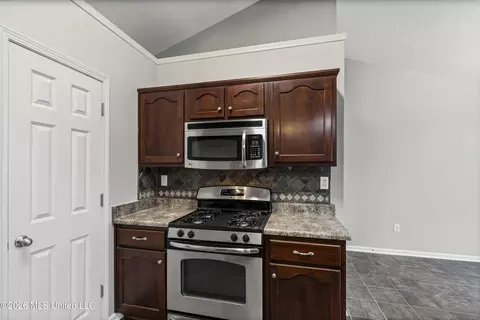 Entry Way - 10481 Rhapsody Cv, Walls, MS 38680 photo 2 of 2