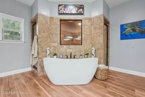 Bath - 4578 Mccracken Rd, Hernando, MS 38632 photo 3 of 6