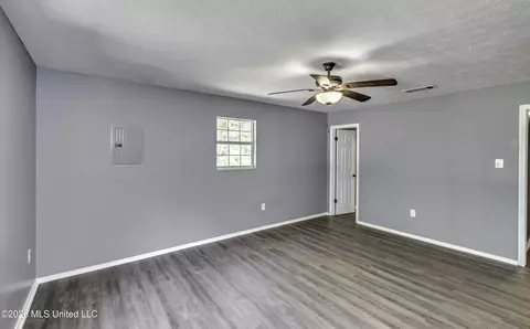 Living - 122 Hull Dr, Magee, MS 39111 photo 8 of 8