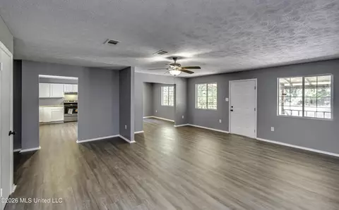 Living - 122 Hull Dr, Magee, MS 39111 photo 6 of 8