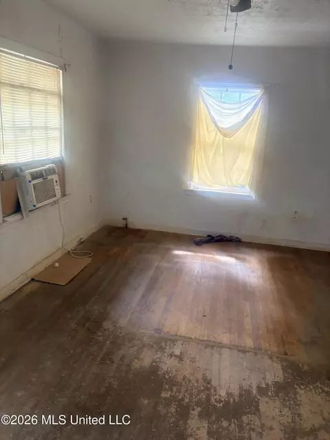959 Combs St, Jackson, MS 39204 photo 2