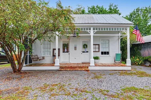 303 State St, Bay Saint Louis, MS 39520