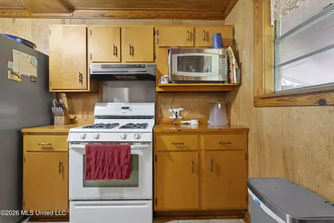 Kitchen - 3506 Phillip St, Moss Point, MS 39563 photo 2 of 3