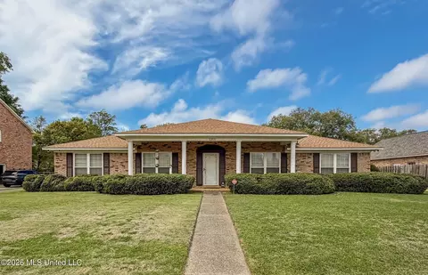 1301 Heidenheim St, Pascagoula, MS 39581