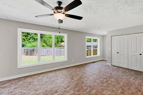 Living - 728 Colonial Cir, Jackson, MS 39211 photo 5 of 8