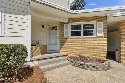 Exterior - 728 Colonial Cir, Jackson, MS 39211 photo 6 of 12