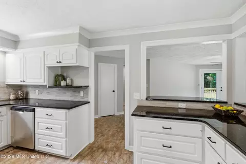 Kitchen - 728 Colonial Cir, Jackson, MS 39211 photo 1 of 3