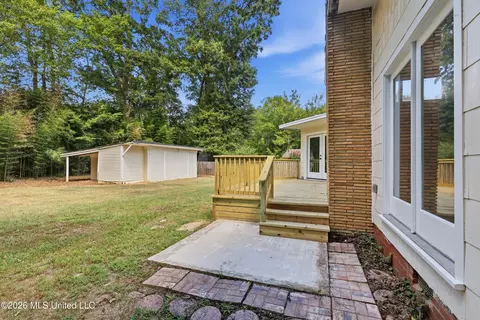 Exterior - 728 Colonial Cir, Jackson, MS 39211 photo 3 of 12