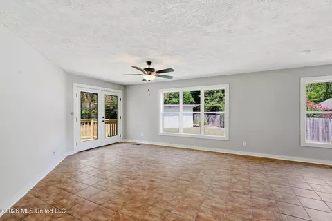 Living - 728 Colonial Cir, Jackson, MS 39211 photo 1 of 8