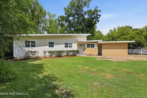 Exterior - 728 Colonial Cir, Jackson, MS 39211 photo 5 of 12