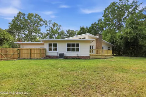Exterior - 728 Colonial Cir, Jackson, MS 39211 photo 10 of 12