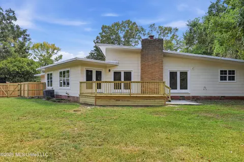 Exterior - 728 Colonial Cir, Jackson, MS 39211 photo 9 of 12