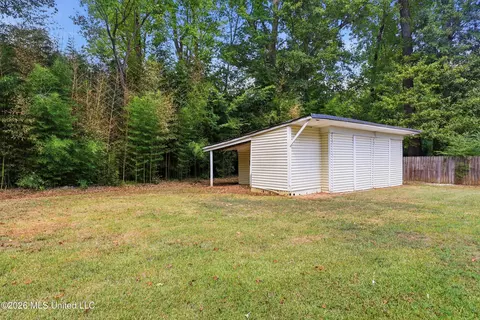 Exterior - 728 Colonial Cir, Jackson, MS 39211 photo 4 of 12