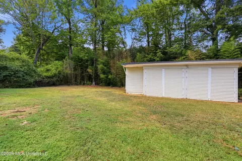 Exterior - 728 Colonial Cir, Jackson, MS 39211 photo 11 of 12