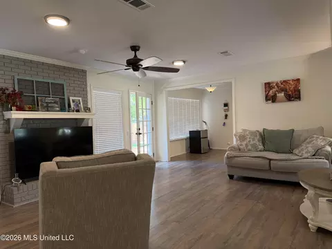 Living - 33 Pebble Hill Dr, Brandon, MS 39042 photo 1 of 5
