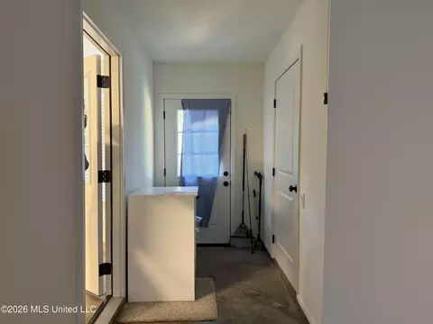 Entry Way - 33 Pebble Hill Dr, Brandon, MS 39042 photo 5 of 6