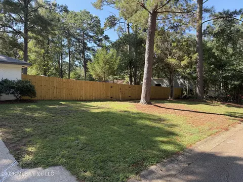Exterior - 33 Pebble Hill Dr, Brandon, MS 39042 photo 5 of 16