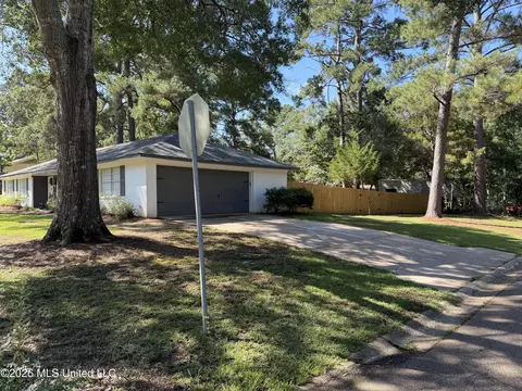 Exterior - 33 Pebble Hill Dr, Brandon, MS 39042 photo 3 of 16