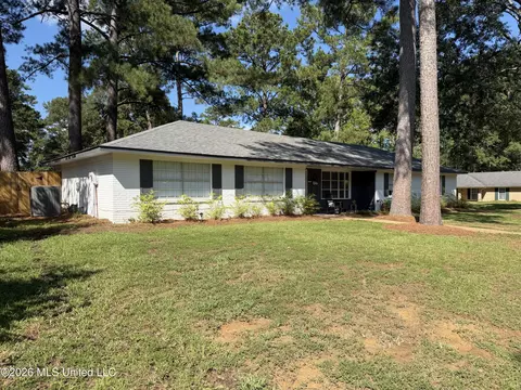 Exterior - 33 Pebble Hill Dr, Brandon, MS 39042 photo 2 of 16
