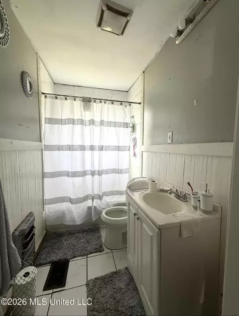 Bath - 307 Albert St, Brookhaven, MS 39601 photo 1 of 1