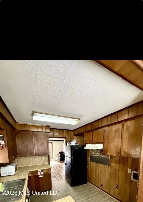 Kitchen - 307 Albert St, Brookhaven, MS 39601 photo 2 of 2