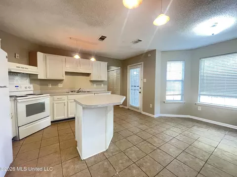 7472 Creekside Dr, Olive Branch, MS 38654 photo 3