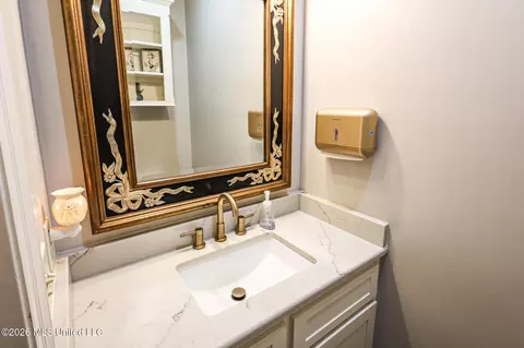 Bath - 282 Lighthouse Ln, Brandon, MS 39047 photo 1 of 6