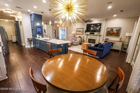 Dining - 282 Lighthouse Ln, Brandon, MS 39047 photo 1 of 2