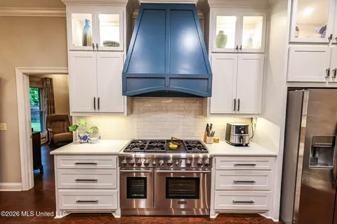 Kitchen - 282 Lighthouse Ln, Brandon, MS 39047 photo 2 of 11